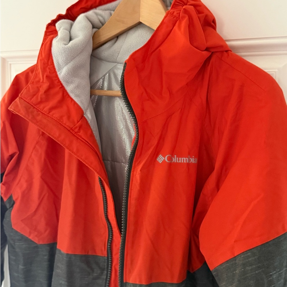 Columbia winter jacket. Like new! Omni-heat, lined soft hood, boys XL (18/20)